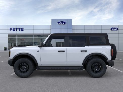 New 2026 Ford Bronco Outer Banks w/ Black Appearance Package AWD/4WD image 3