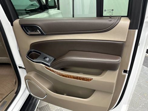 Used 2020 Chevrolet Suburban Premier AWD/4WD image 18