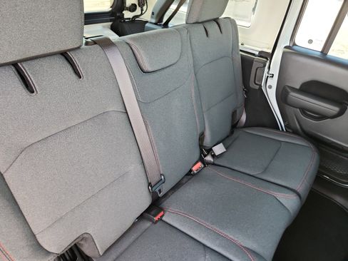 New 2025 Jeep Wrangler Unlimited Rubicon w/ Technology Group image 19