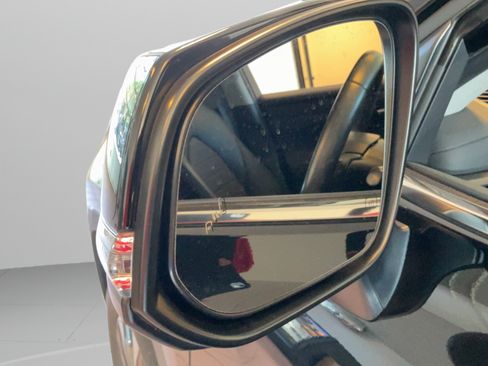 Used 2023 Toyota Highlander XLE FWD image 57