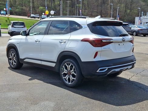 Used 2021 Kia Seltos SX w/ SX Sunroof Package image 4