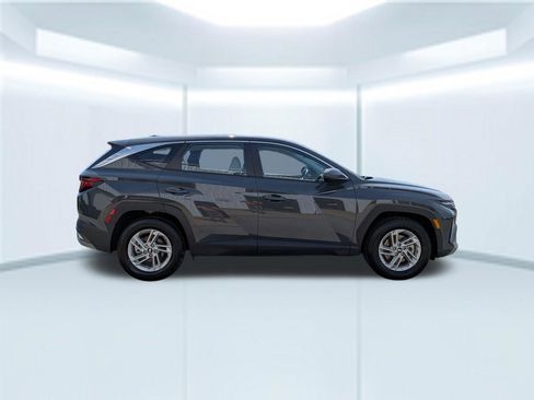Used 2025 Hyundai Tucson SE FWD image 7