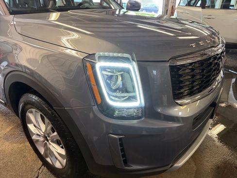 Used 2022 Kia Telluride LX AWD/4WD image 28