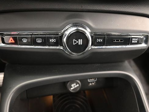 Used 2019 Volvo XC40 T5 R-Design image 34