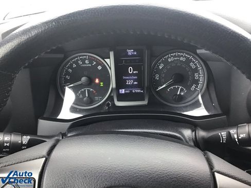 Used 2021 Toyota Tacoma TRD Sport w/ Technology Package image 33