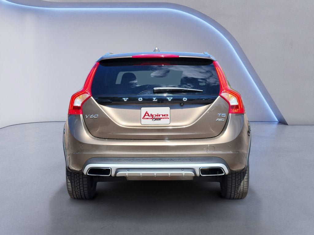 Used 2018 Volvo V60 T5 Cross Country AWD/4WD image 4