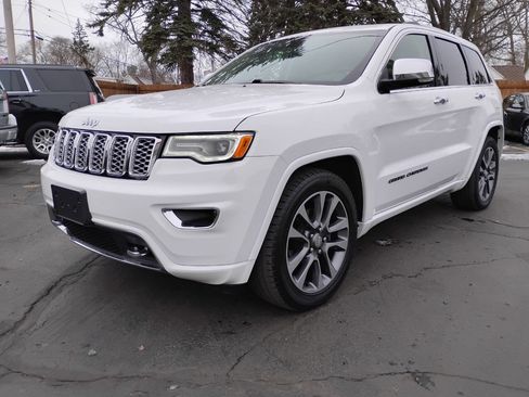 Used 2018 Jeep Grand Cherokee Overland image 3