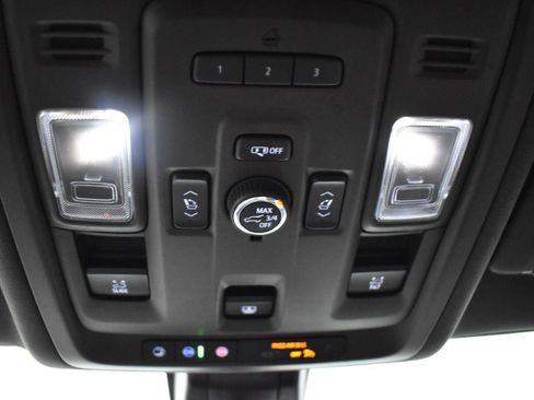 Used 2021 GMC Yukon XL Denali w/ Denali Premium Package AWD/4WD image 29