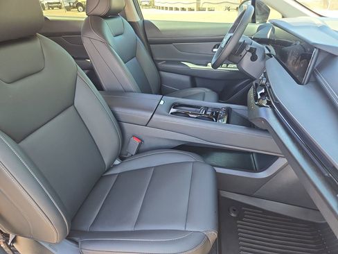 Certified 2025 Nissan Murano SV image 10