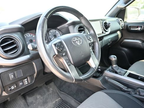 Used 2021 Toyota Tacoma TRD Off-Road w/ Technology Package AWD/4WD image 10