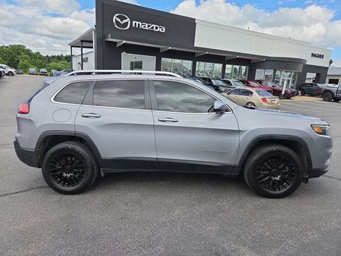 Used 2019 Jeep Cherokee Latitude Plus AWD/4WD image 5