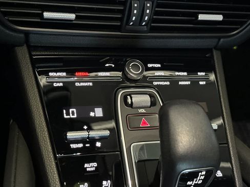 Used 2023 Porsche Cayenne Platinum Edition AWD/4WD image 21