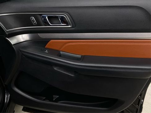 Used 2019 Ford Explorer XLT w/ Equipment Group 202A AWD/4WD image 26