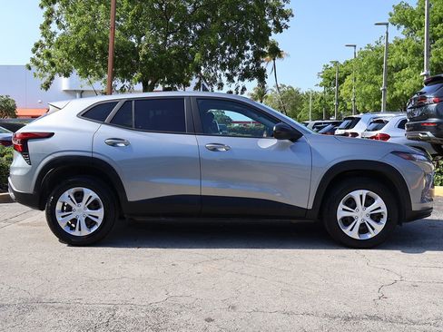 Used 2024 Chevrolet Trax LS w/ Driver Confidence Package FWD image 14