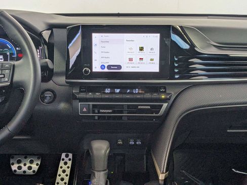 Certified 2026 Toyota Camry Hybrid FWD image 39