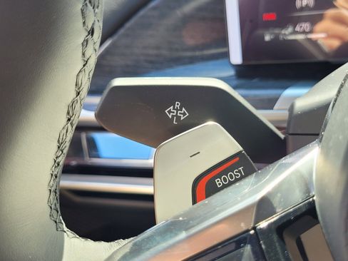 Used 2026 BMW 750e xDrive image 29