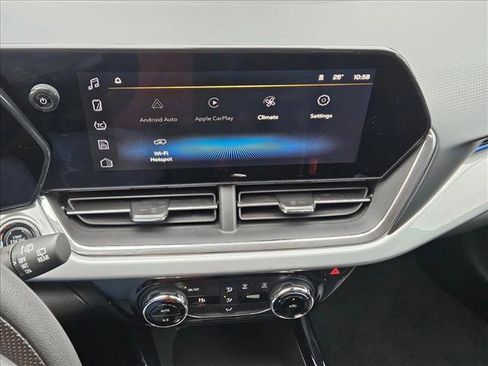 Certified 2025 Chevrolet Trax LT image 13