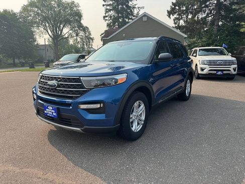 Certified 2021 Ford Explorer XLT w/ Equipment Group 202A AWD/4WD image 4