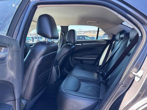 Used 2022 Chrysler 300 Touring L image 10