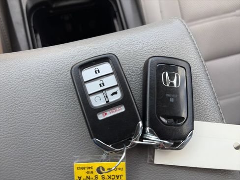 Used 2019 Honda CR-V Touring image 28
