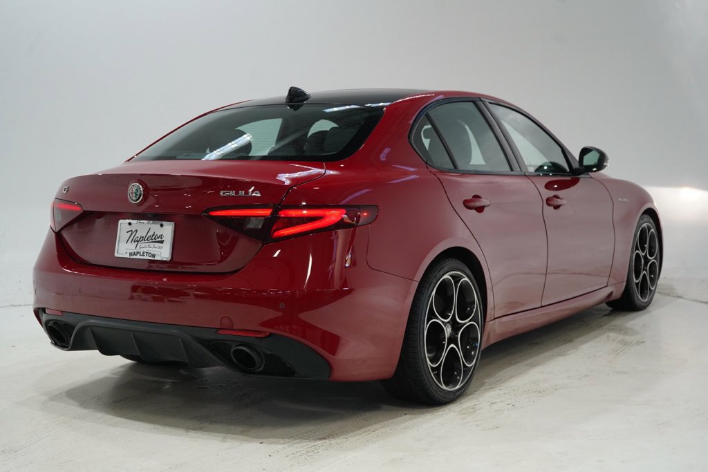 Used 2022 Alfa Romeo Giulia Veloce RWD image 7