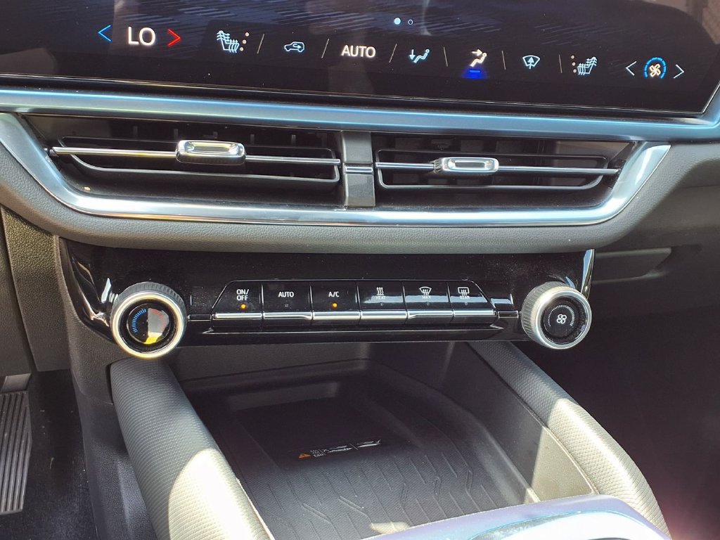 Used 2025 Chevrolet Equinox EV LT w/ Convenience Package FWD image 6