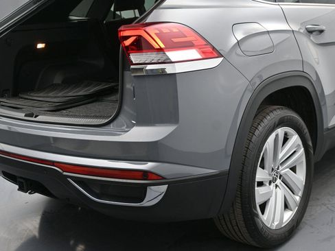 Used 2022 Volkswagen Atlas Cross Sport SE image 13