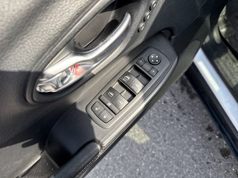 Used 2014 Jeep Cherokee Limited w/ Technology Group image 13