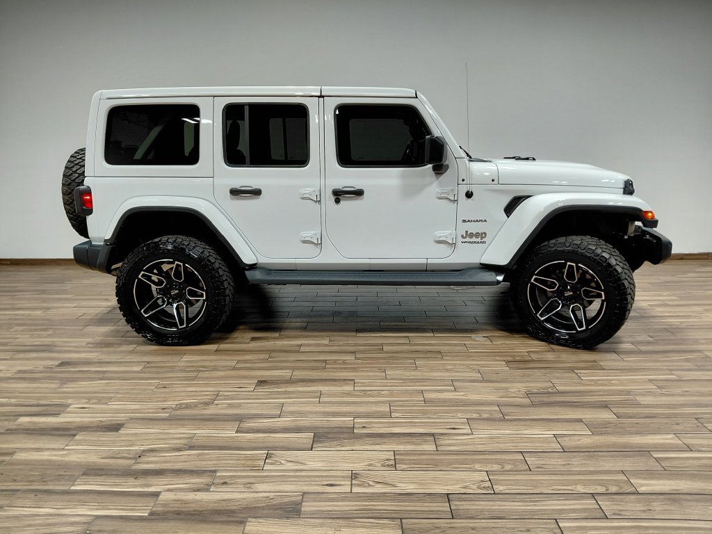 Used 2019 Jeep Wrangler Unlimited Sahara AWD/4WD image 17