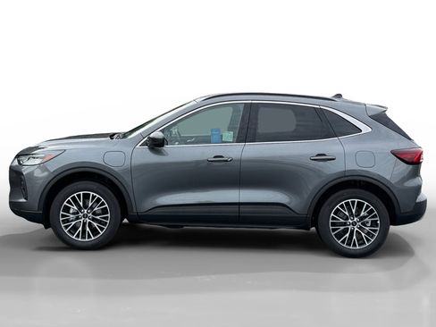 Used 2025 Ford Escape SE w/ Class II Trailer Tow Package image 2