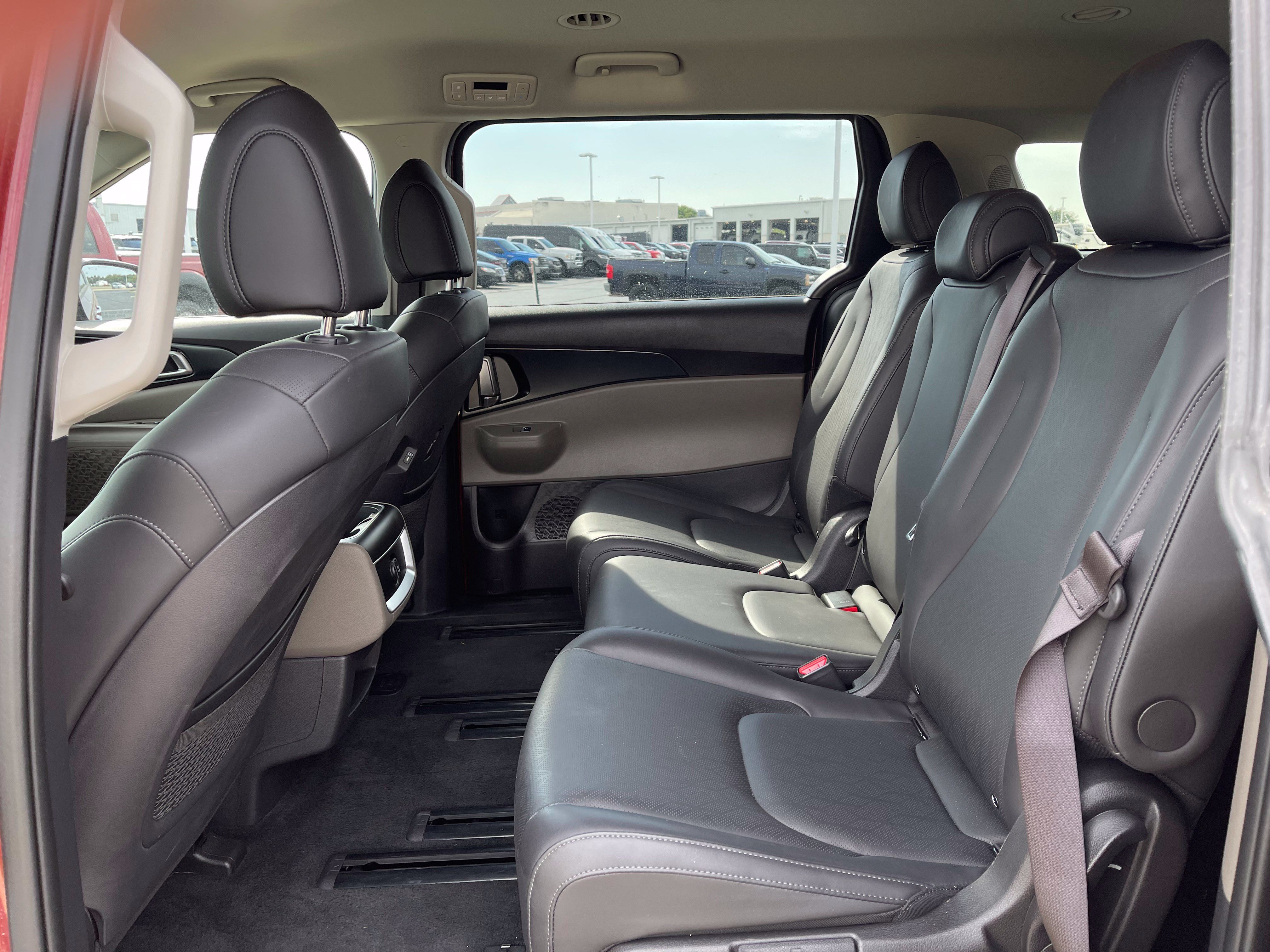 Used 2026 Kia Carnival FWD image 15