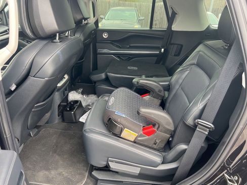 Used 2025 Lincoln Navigator Reserve image 11