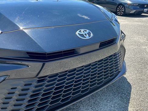 Used 2025 Toyota Camry SE FWD image 29