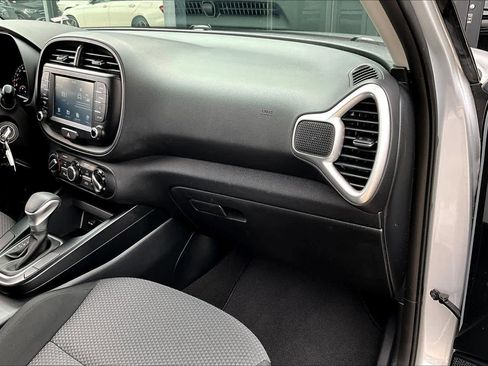 Used 2021 Kia Soul LX image 18