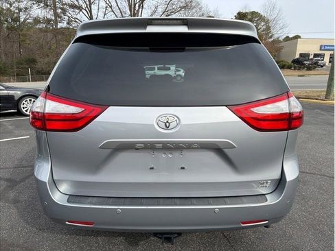 Used 2015 Toyota Sienna XLE Premium AWD/4WD image 5