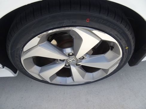 Used 2018 Honda Accord Touring image 10