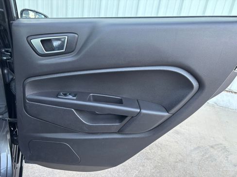 Used 2015 Ford Fiesta SE image 30