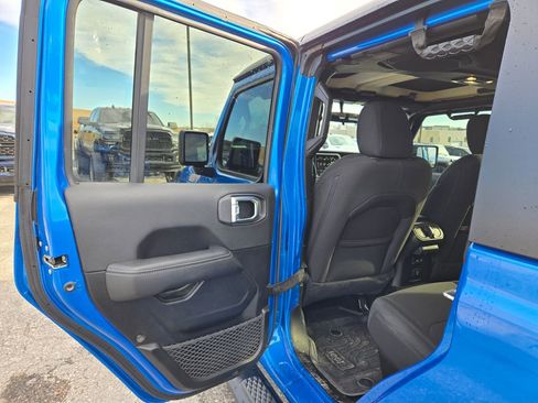 Used 2023 Jeep Gladiator Overland w/ Cold Weather Group image 26