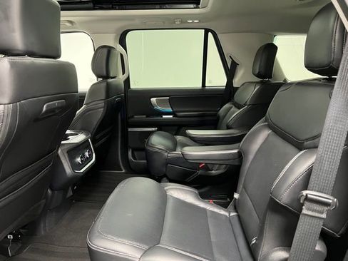 Used 2025 Ford Expedition Platinum AWD/4WD image 41