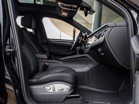 Certified 2026 Porsche Macan AWD/4WD image 45