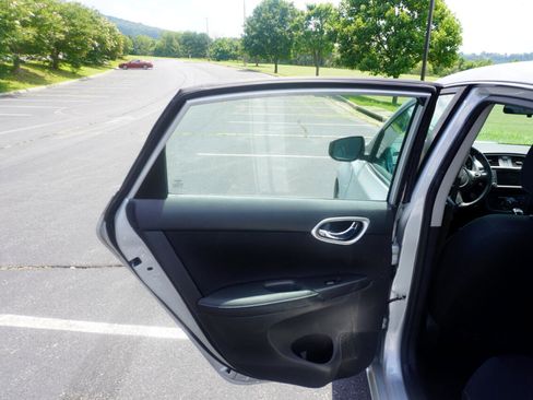 Used 2019 Nissan Sentra SV w/ Special Edition Package image 16