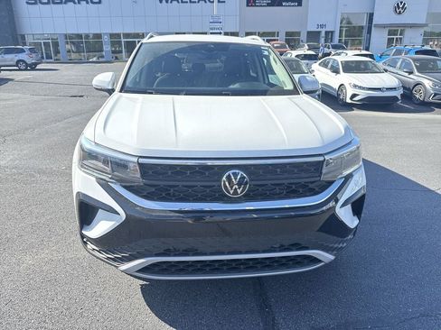 New 2024 Volkswagen Taos SE image 2