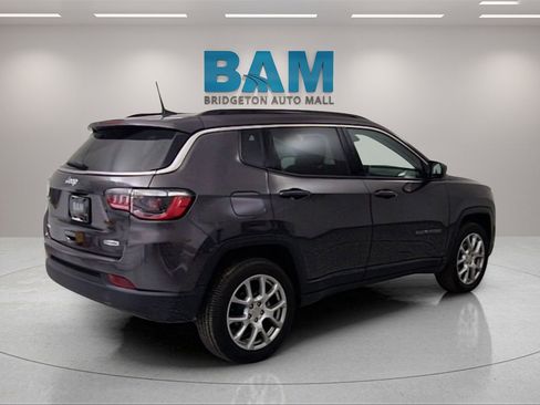 Used 2022 Jeep Compass Latitude image 9