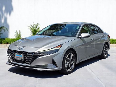 Used 2023 Hyundai Elantra Limited image 5