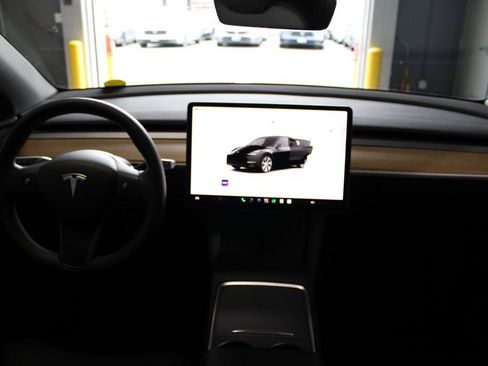 Used 2024 Tesla Model Y Long Range AWD/4WD image 11