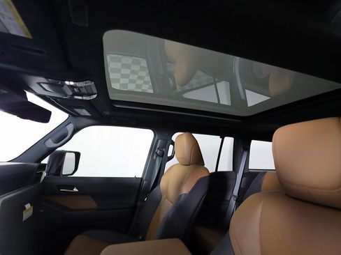 Used 2025 Lexus GX 550 w/ Accessory Package (2T) image 22