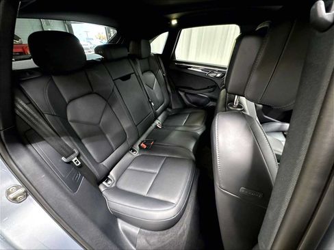 Used 2026 Porsche Macan AWD/4WD image 31