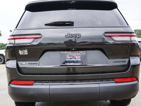 Used 2023 Jeep Grand Cherokee L Limited w/ Luxury Tech Group II AWD/4WD image 6