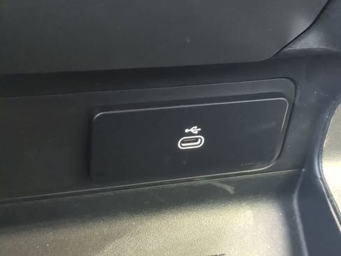 Certified 2025 Land Rover Defender 110 S AWD/4WD image 33
