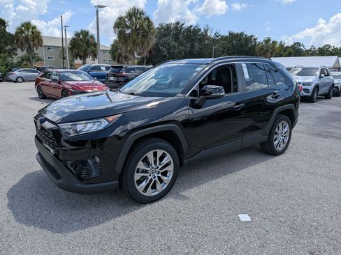 Used 2020 Toyota RAV4 XLE Premium FWD image 8